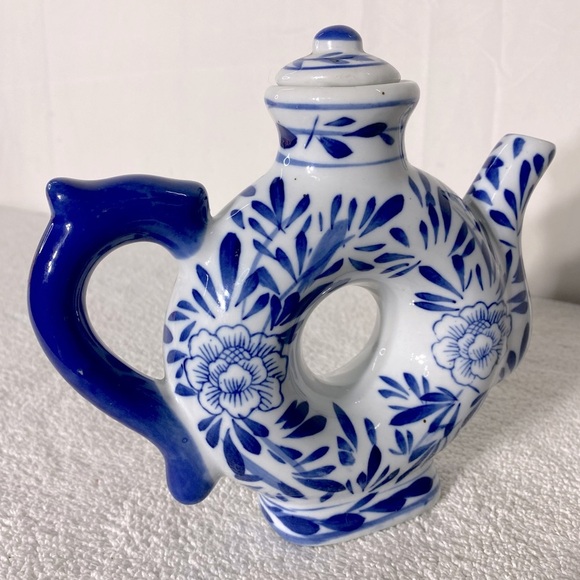 Vintage Blue White Ceramic Floral Donut Shaped Teapot - Picture 7 of 13